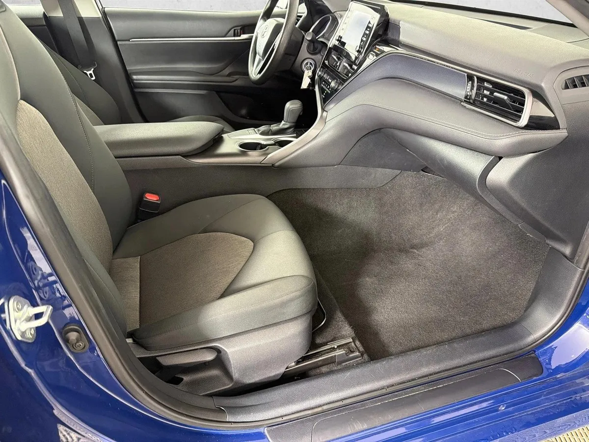 2024 Toyota Camry LE thumbnail 13