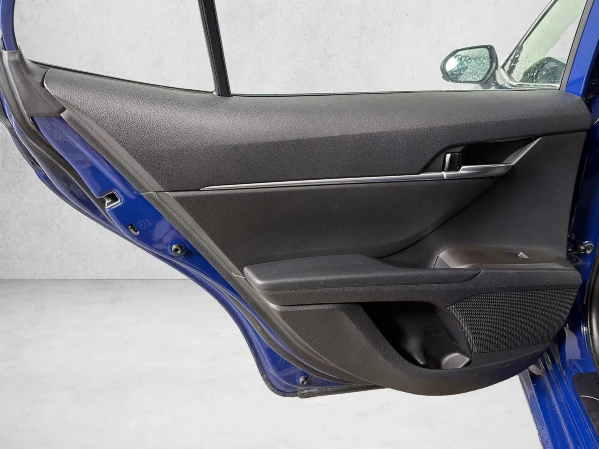 2024 Toyota Camry LE thumbnail 21