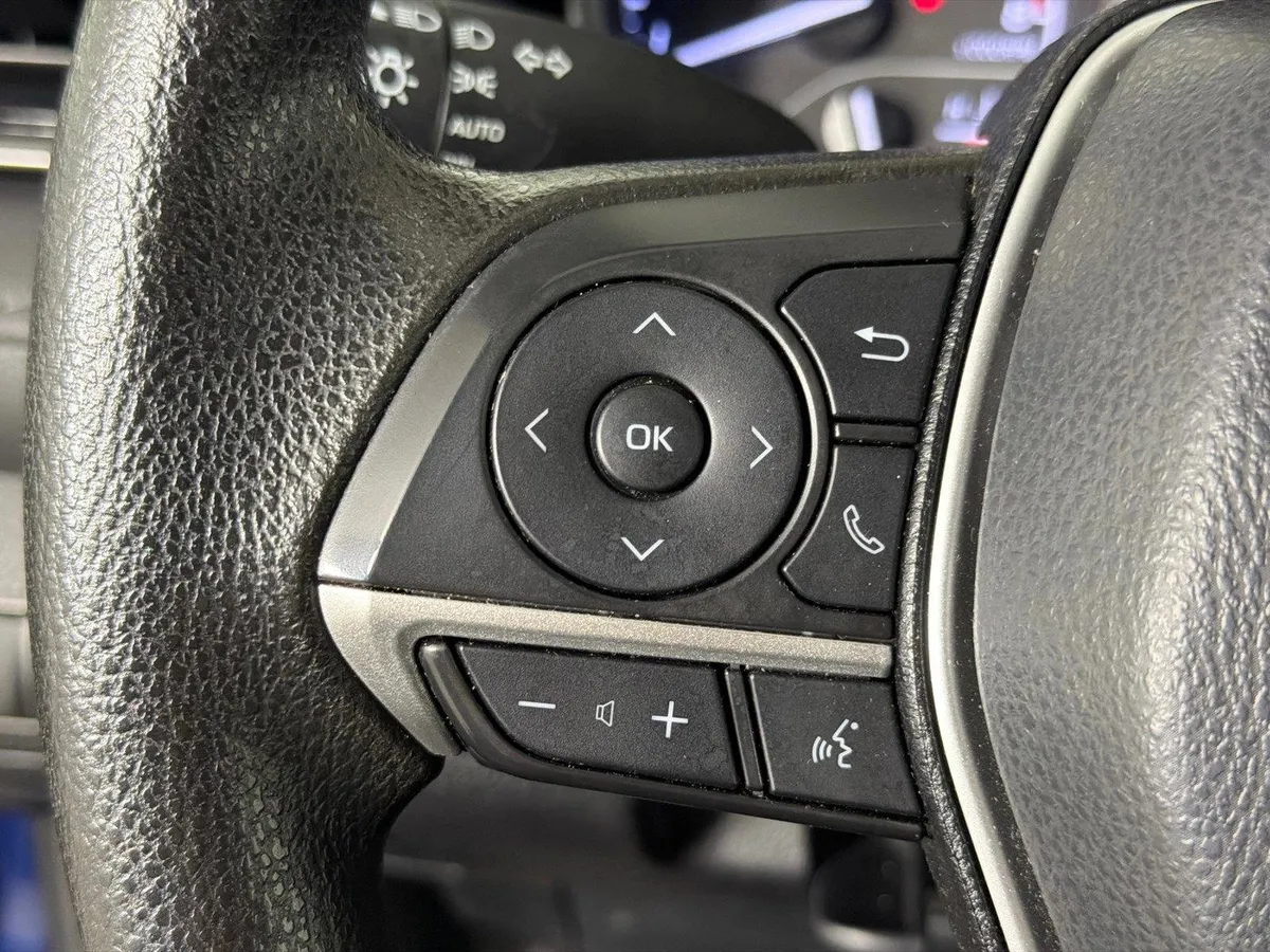2024 Toyota Camry LE thumbnail 24