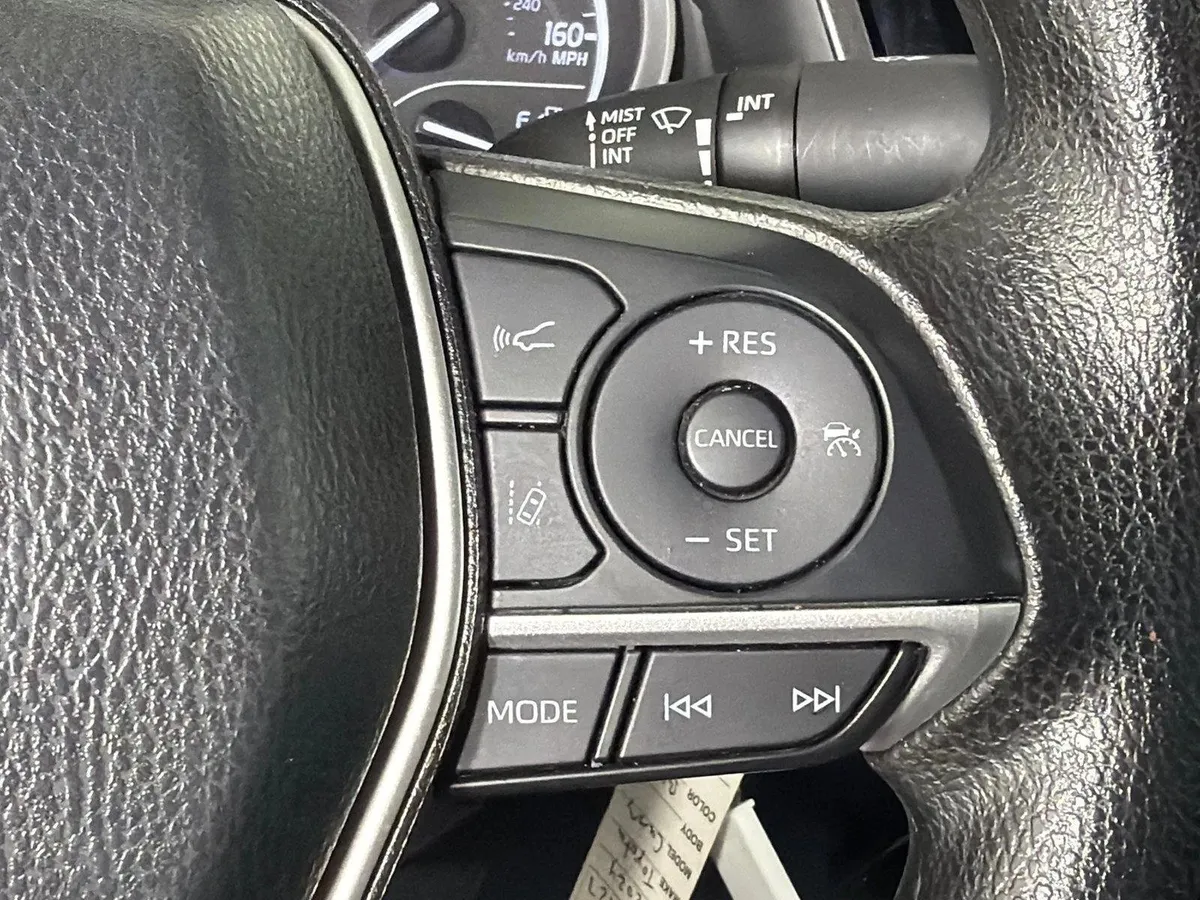 2024 Toyota Camry LE thumbnail 25