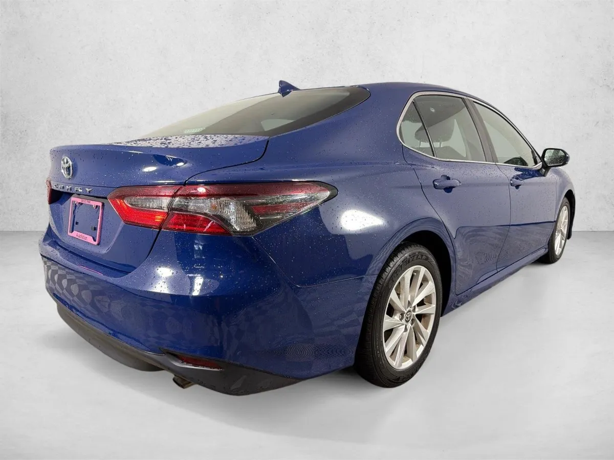 2024 Toyota Camry LE thumbnail 3