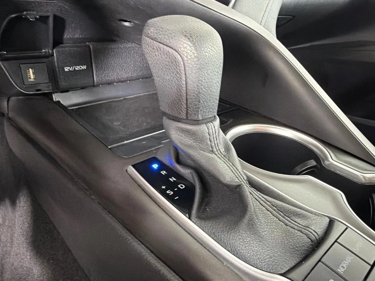2024 Toyota Camry LE thumbnail 30