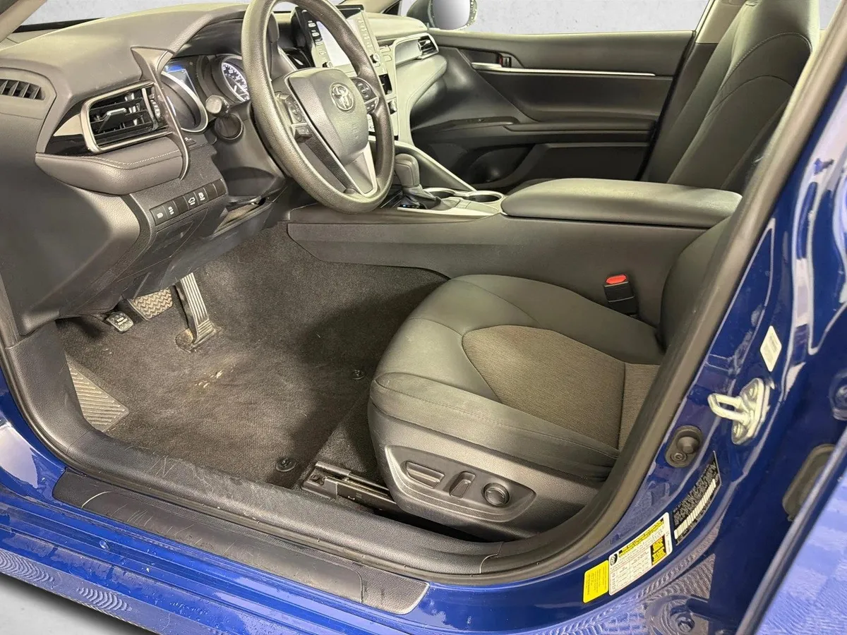 2024 Toyota Camry LE thumbnail 9