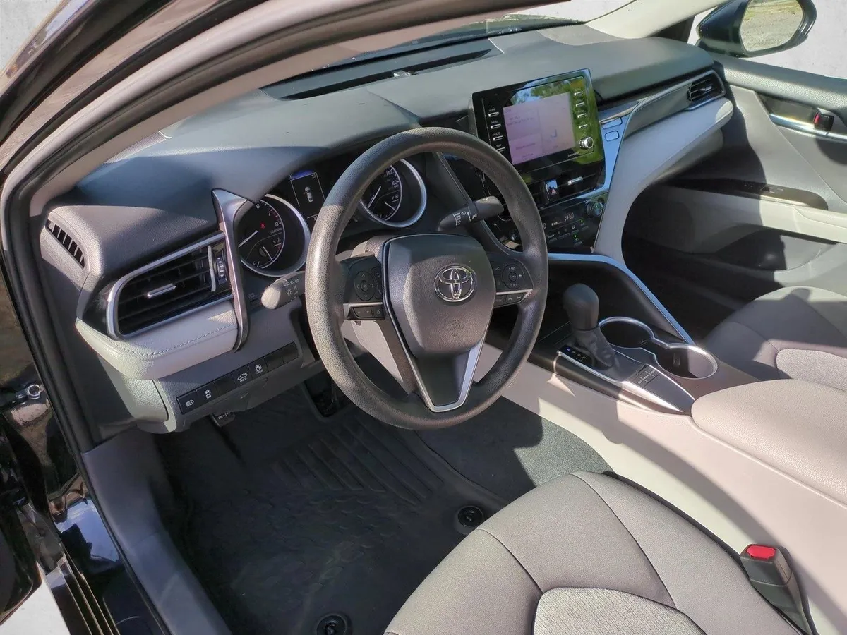 2024 Toyota Camry LE thumbnail 10