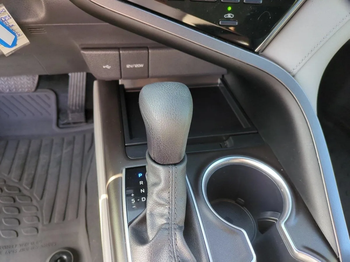 2024 Toyota Camry LE thumbnail 15