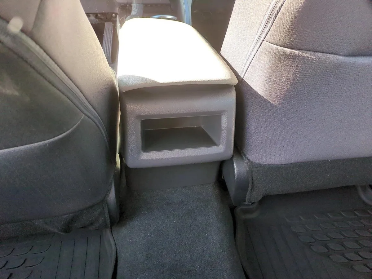 2024 Toyota Camry LE thumbnail 17