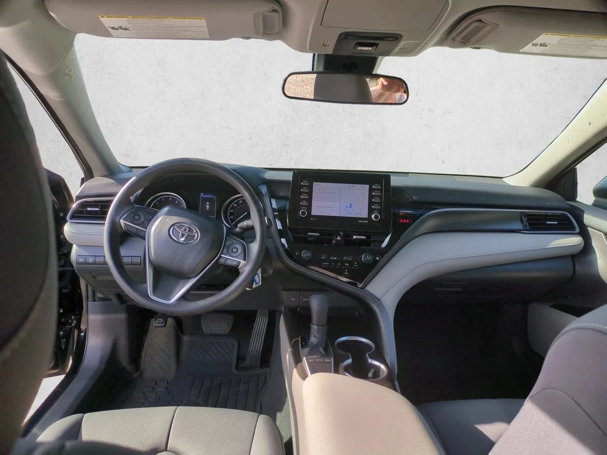 2024 Toyota Camry LE thumbnail 18