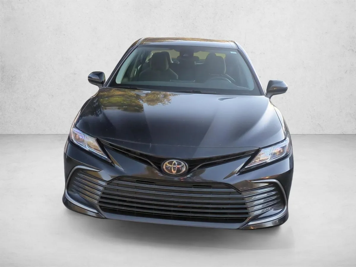 2024 Toyota Camry LE thumbnail 2