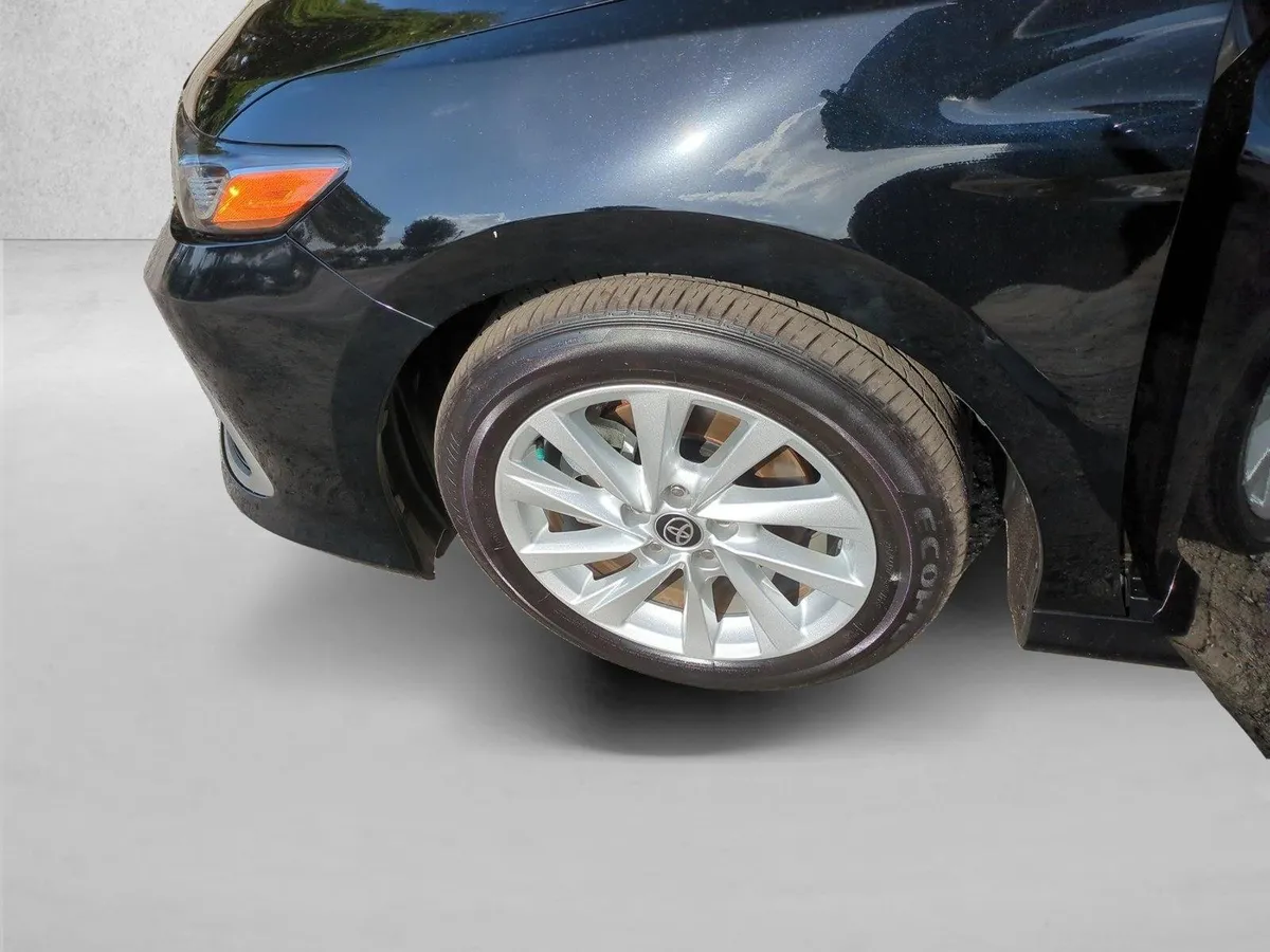 2024 Toyota Camry LE thumbnail 24