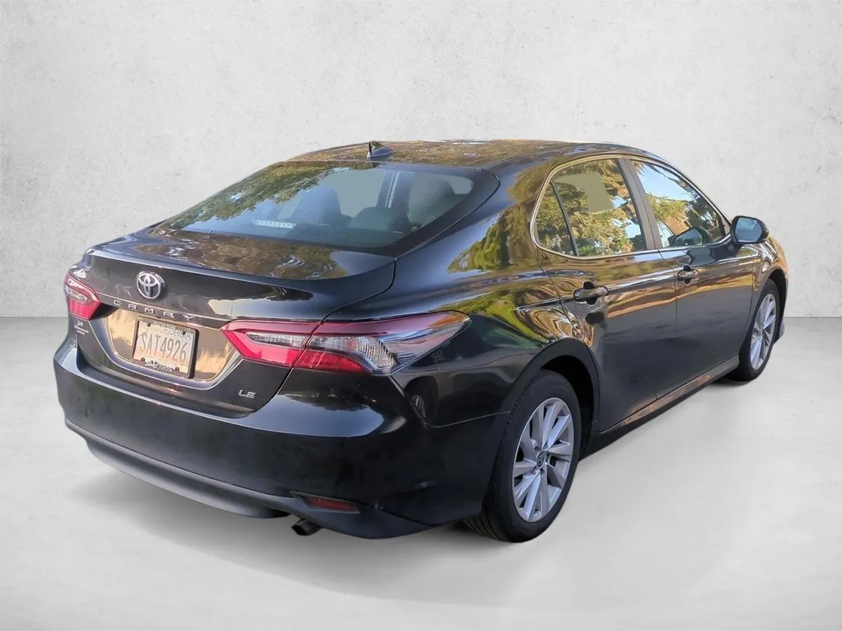 2024 Toyota Camry LE thumbnail 5