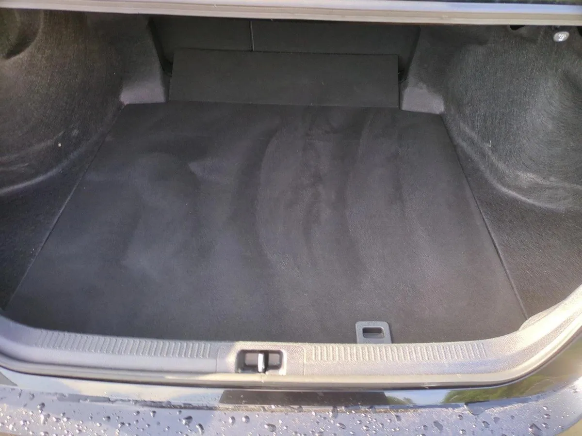 2024 Toyota Camry LE thumbnail 6
