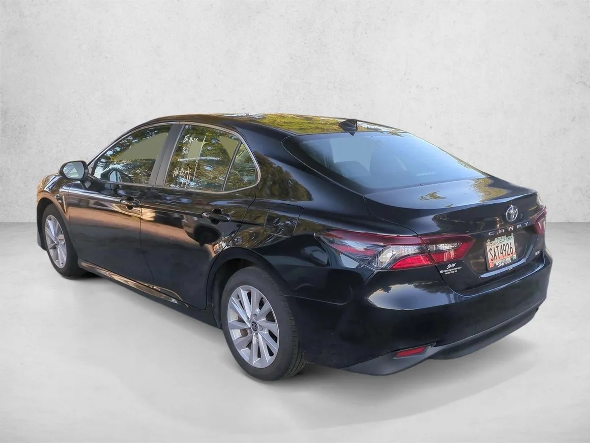 2024 Toyota Camry LE thumbnail 8