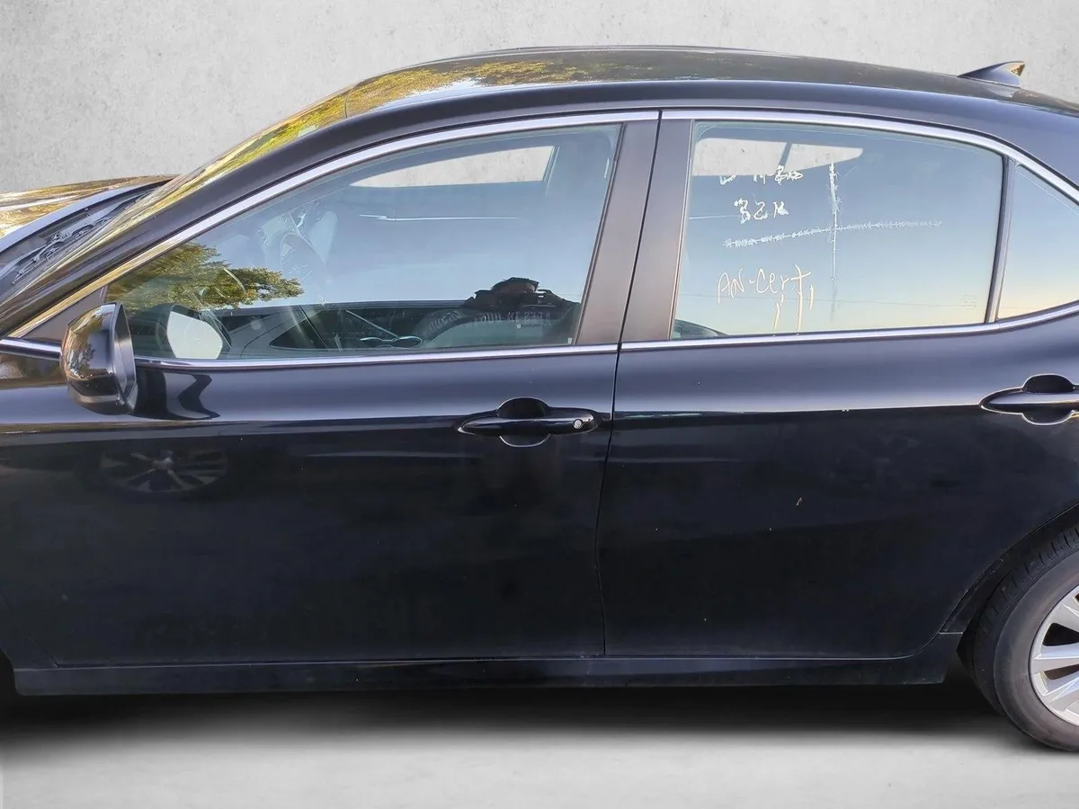 2024 Toyota Camry LE thumbnail 9