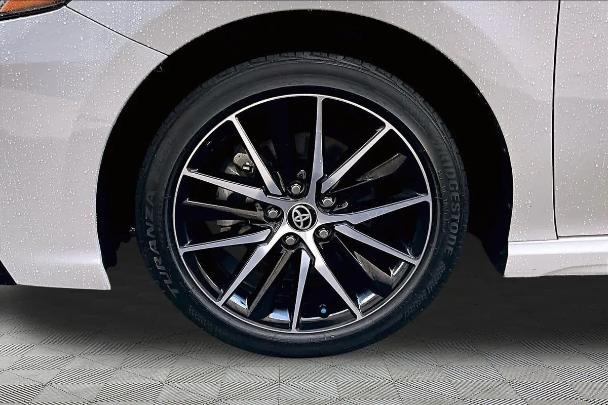 2024 Toyota Camry SE thumbnail 11