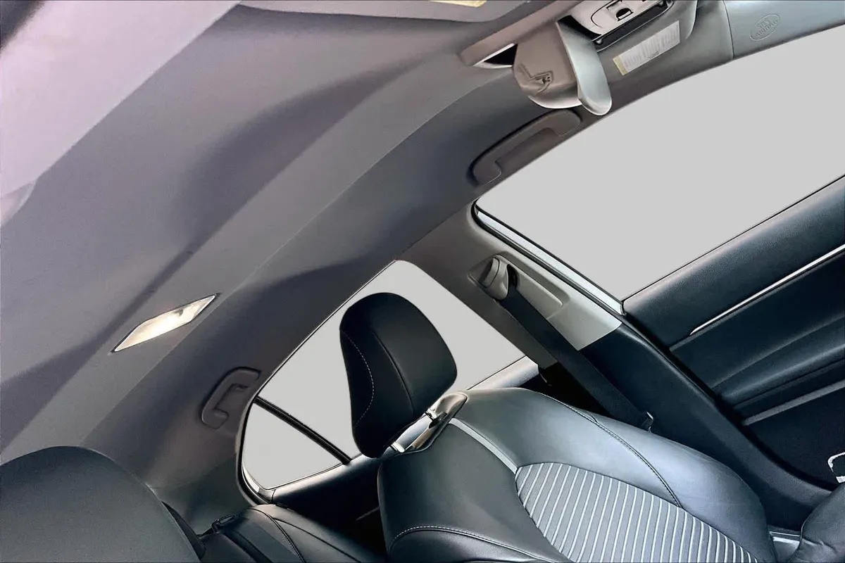 2024 Toyota Camry SE thumbnail 14