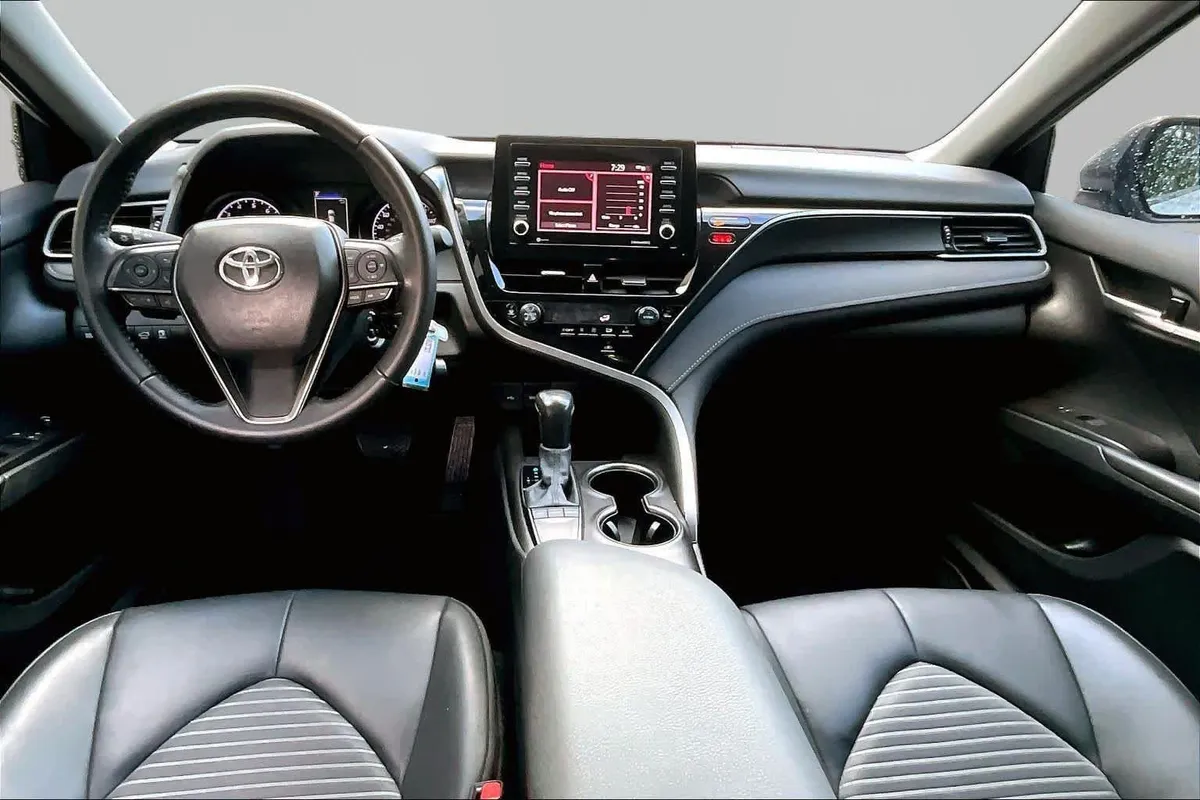2024 Toyota Camry SE thumbnail 16