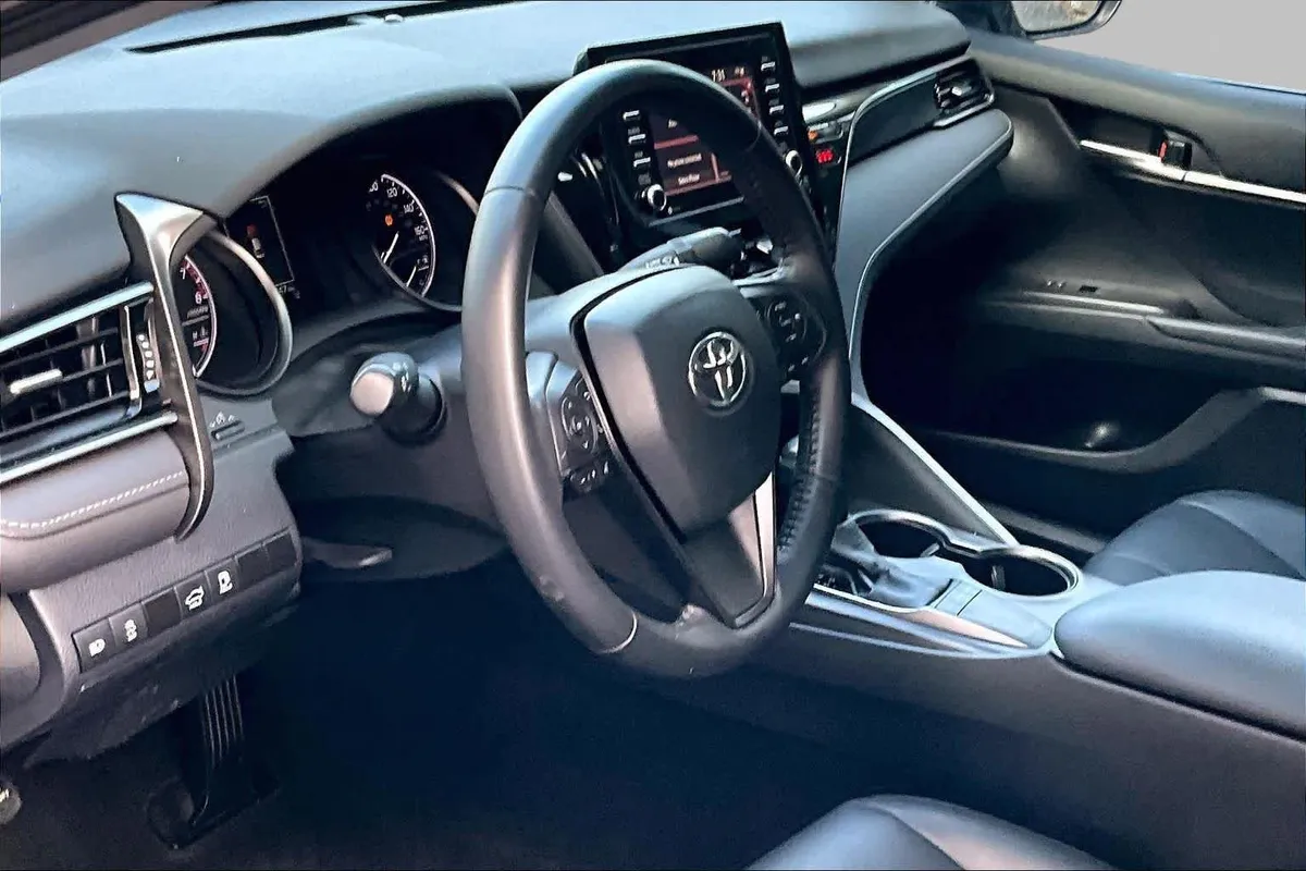 2024 Toyota Camry SE thumbnail 18