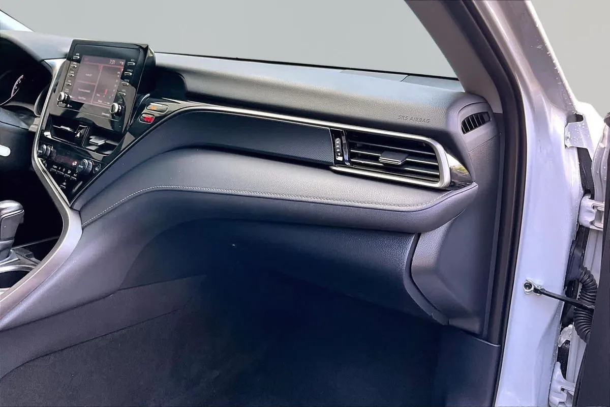 2024 Toyota Camry SE thumbnail 19