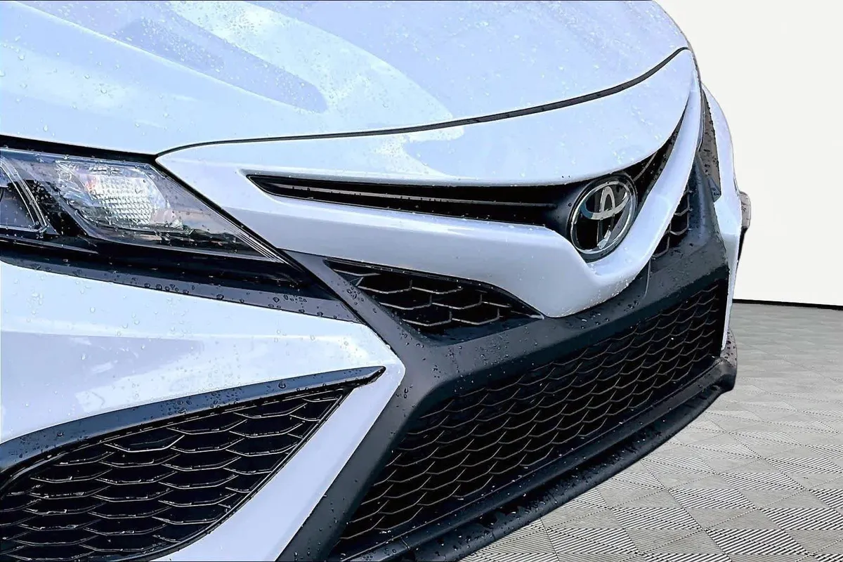 2024 Toyota Camry SE thumbnail 30