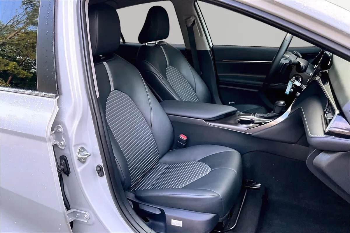 2024 Toyota Camry SE thumbnail 9