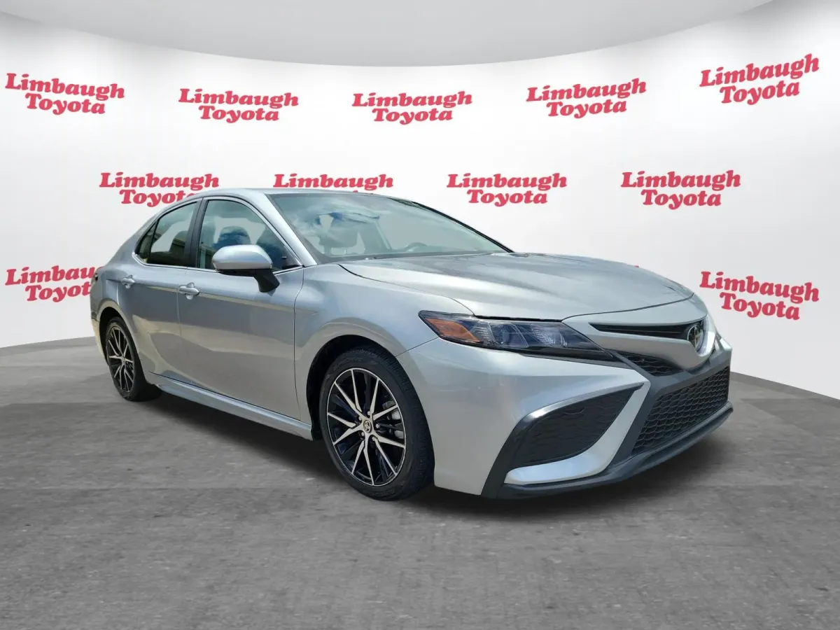 2024 Toyota Camry SE thumbnail 16