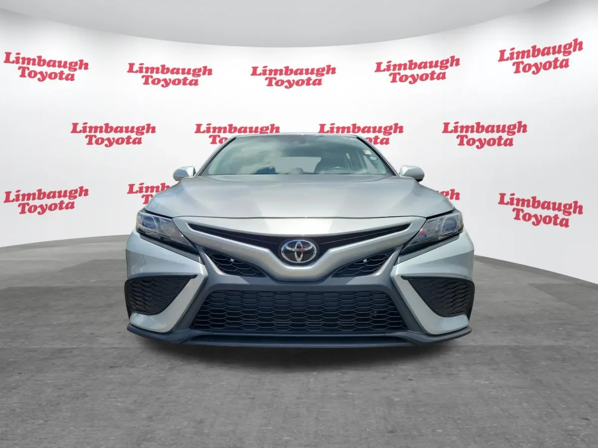 2024 Toyota Camry SE thumbnail 17