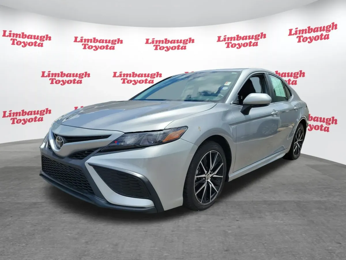 2024 Toyota Camry SE thumbnail 18