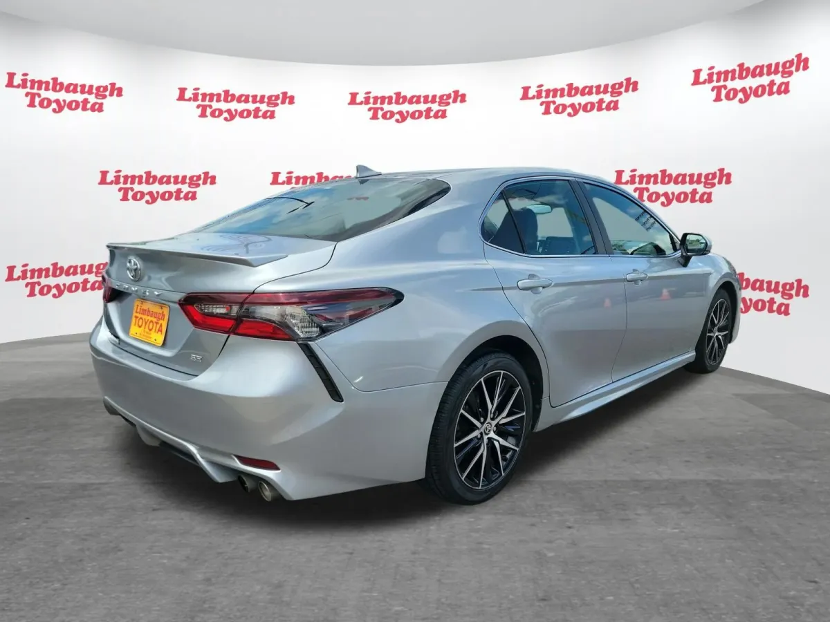 2024 Toyota Camry SE thumbnail 19