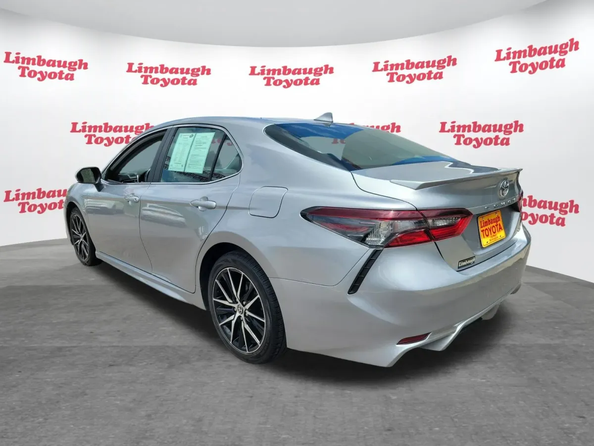 2024 Toyota Camry SE thumbnail 21