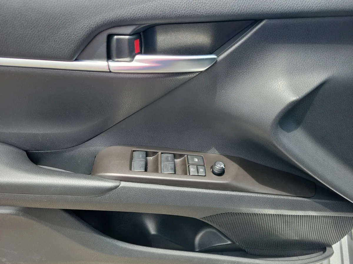 2024 Toyota Camry SE thumbnail 7