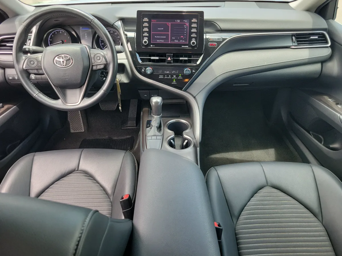 2024 Toyota Camry SE thumbnail 9