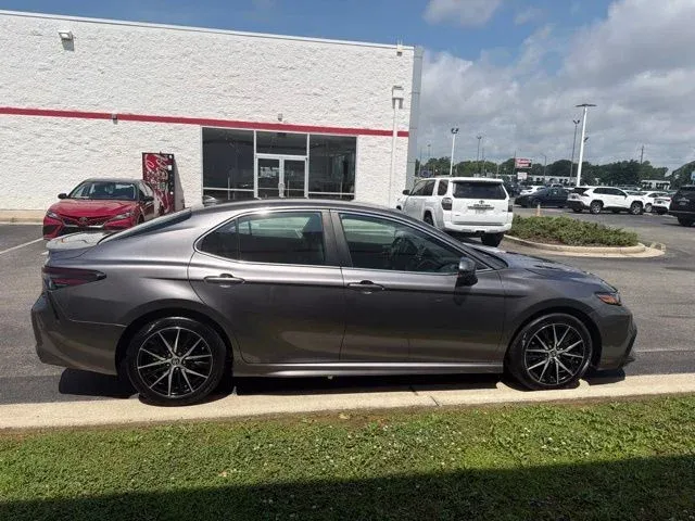 2024 Toyota Camry SE thumbnail 10