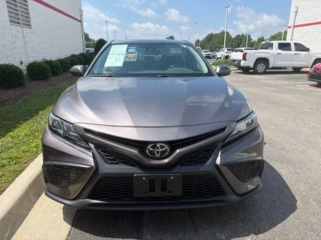 2024 Toyota Camry SE thumbnail 2