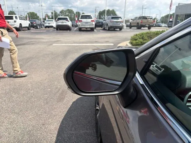 2024 Toyota Camry SE thumbnail 23