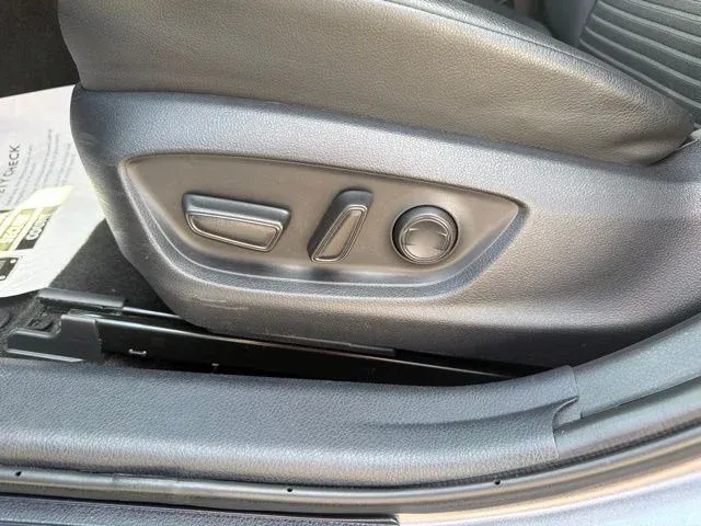 2024 Toyota Camry SE thumbnail 28