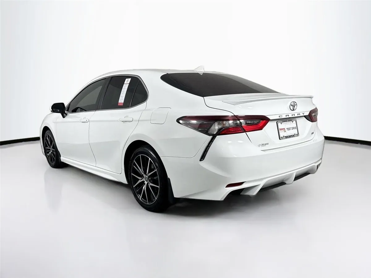 2024 Toyota Camry SE thumbnail 11