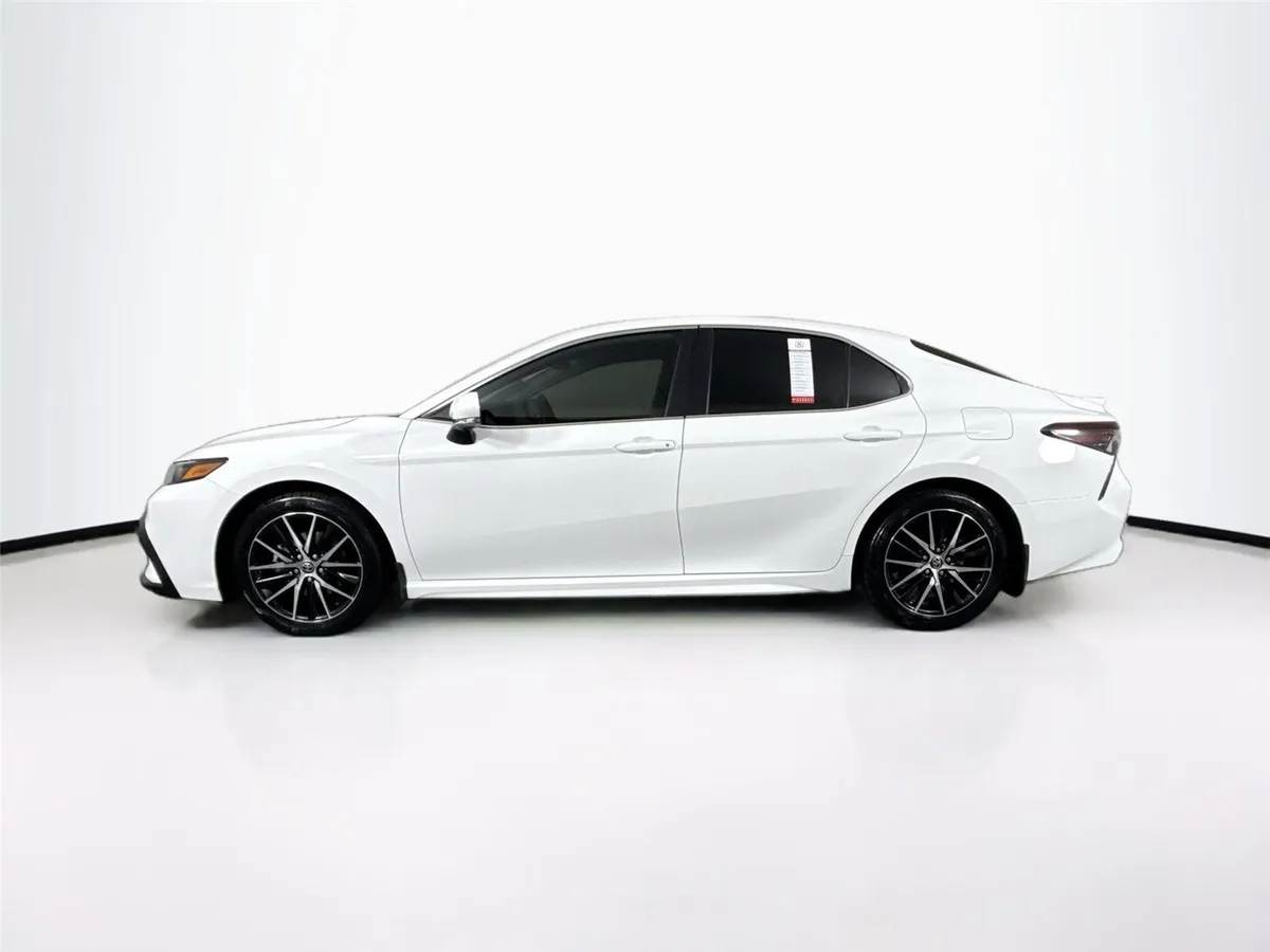 2024 Toyota Camry SE thumbnail 12