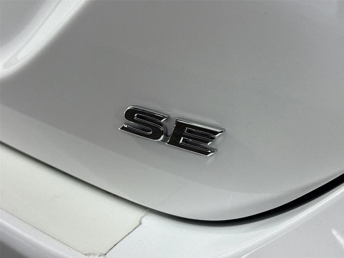 2024 Toyota Camry SE thumbnail 13