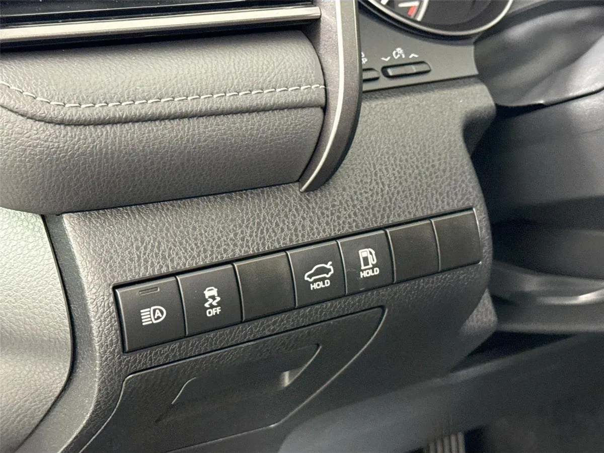 2024 Toyota Camry SE thumbnail 14