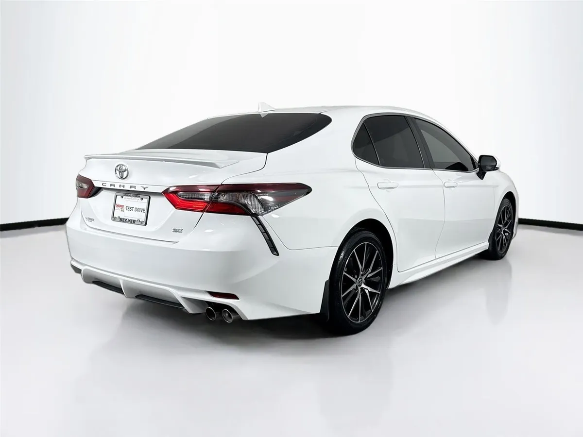 2024 Toyota Camry SE thumbnail 2