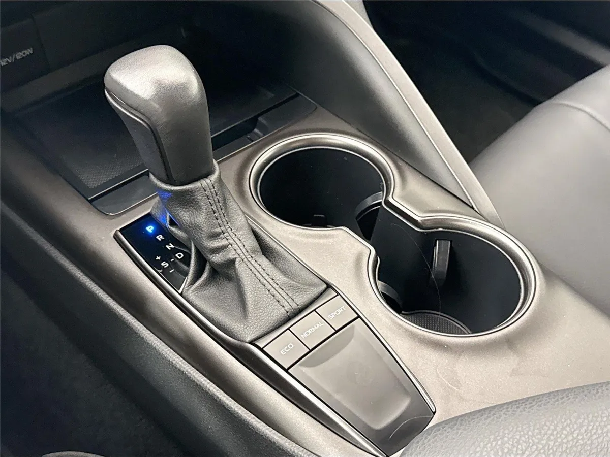 2024 Toyota Camry SE thumbnail 23