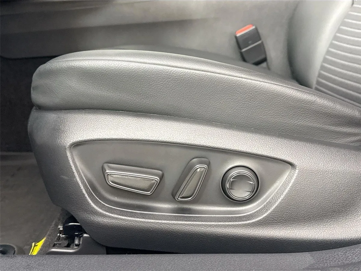 2024 Toyota Camry SE thumbnail 25