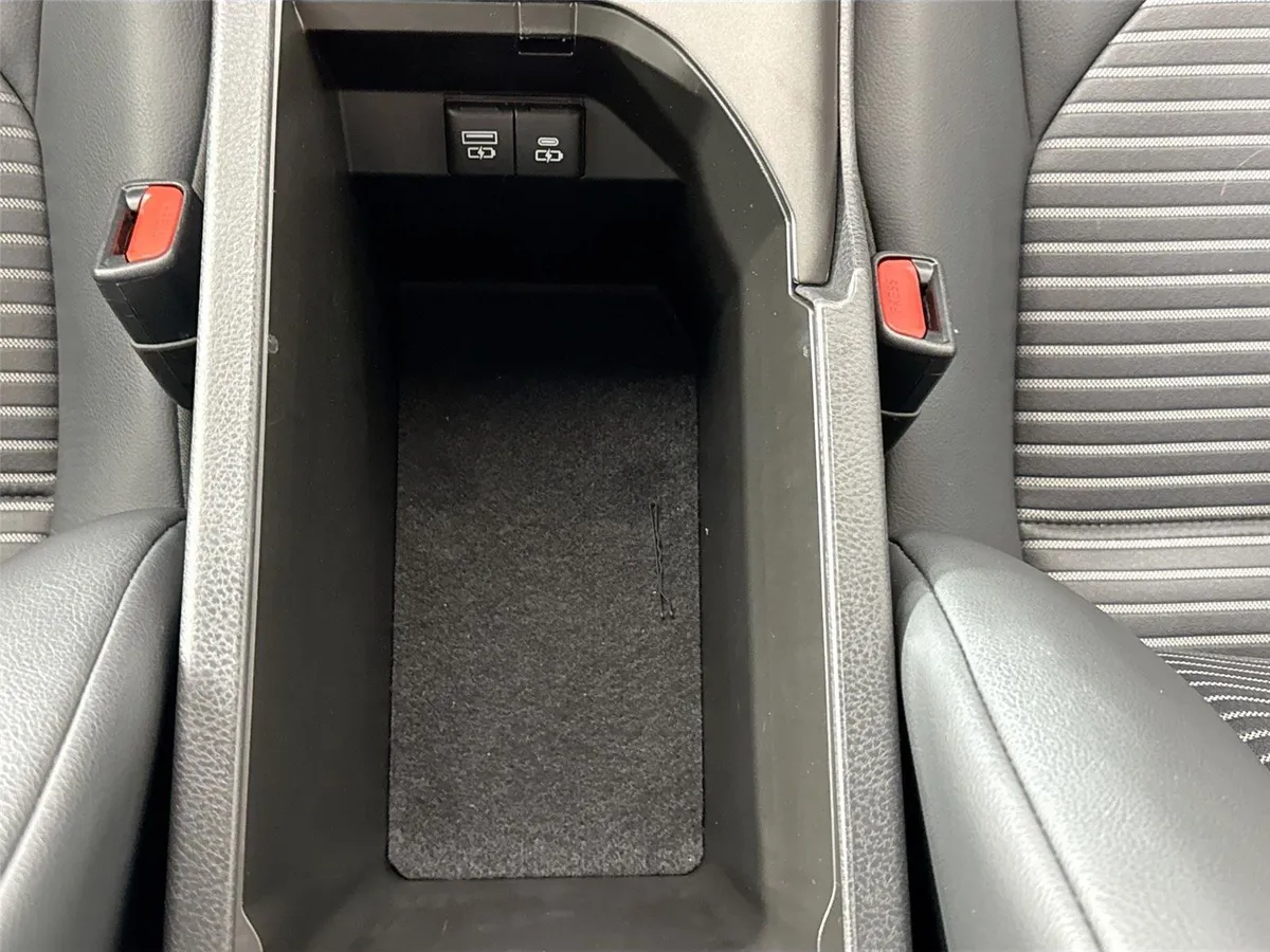 2024 Toyota Camry SE thumbnail 29