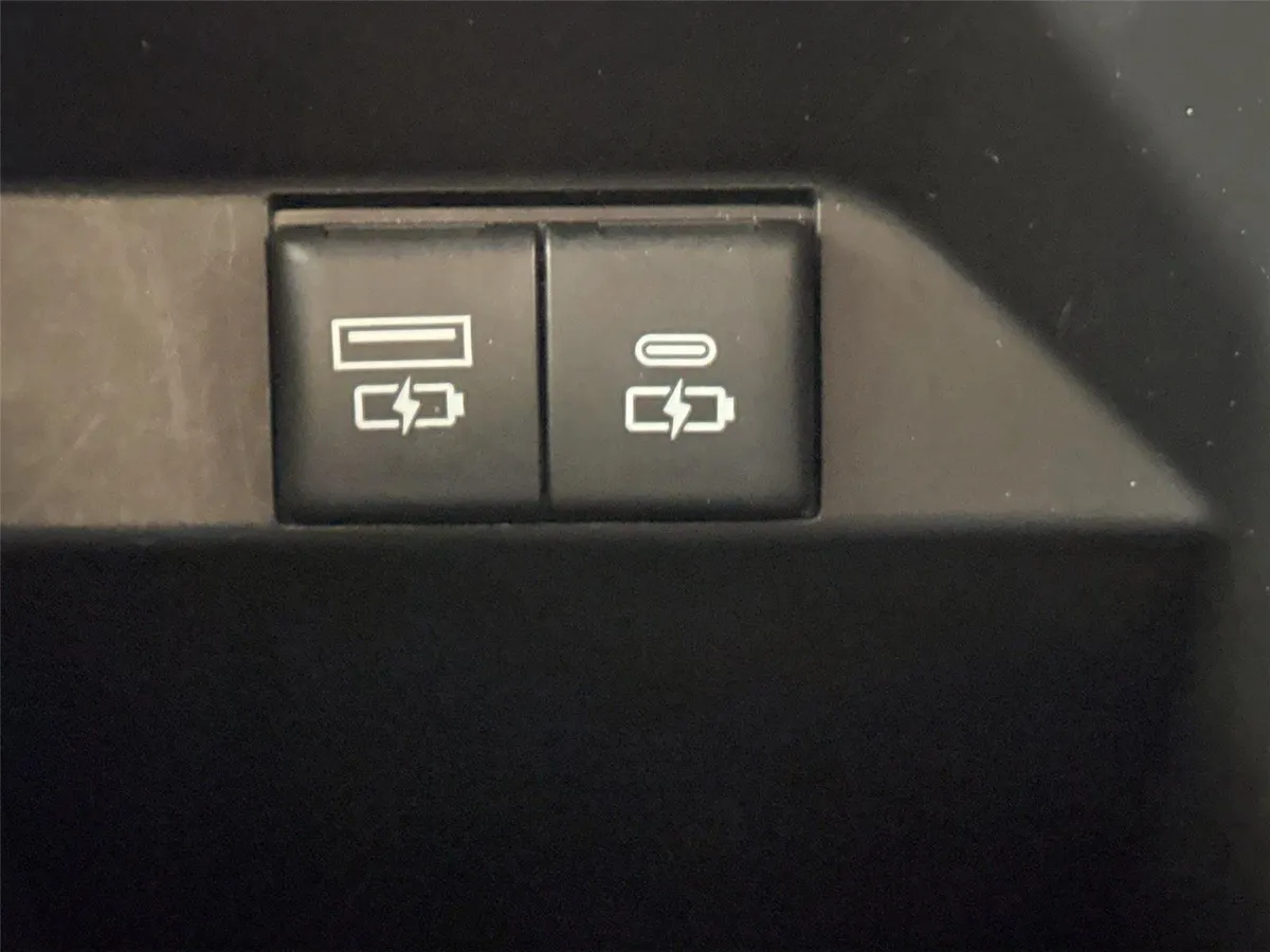 2024 Toyota Camry SE thumbnail 30