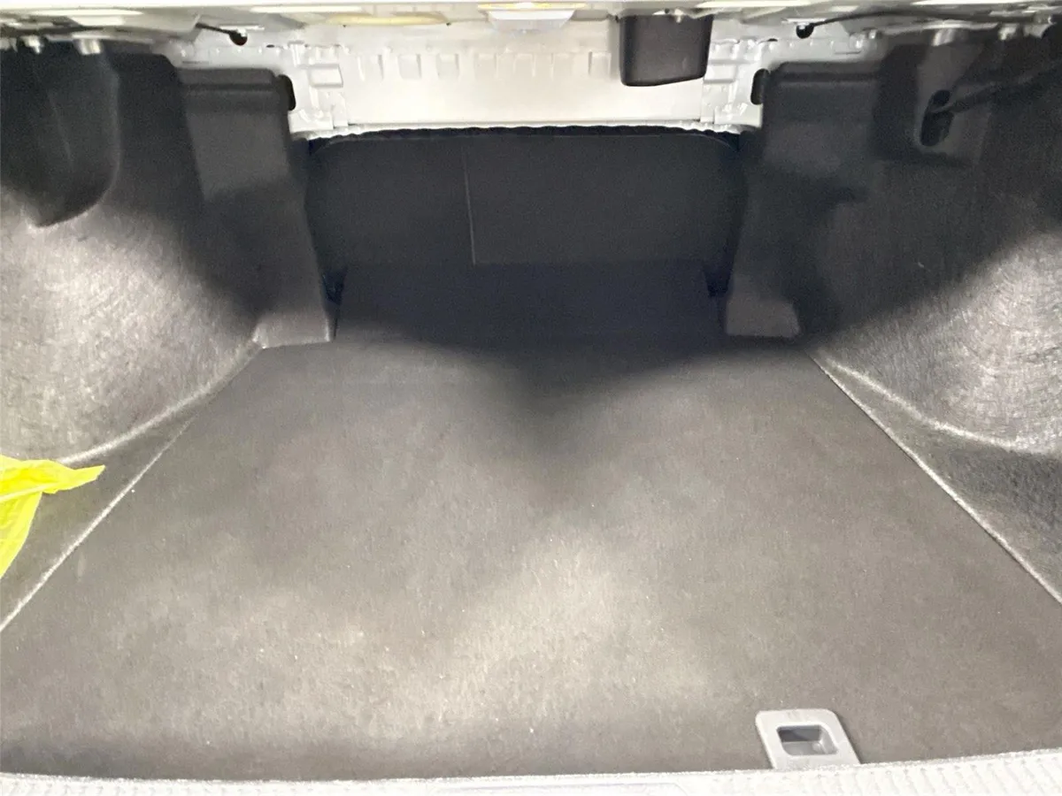 2024 Toyota Camry SE thumbnail 32