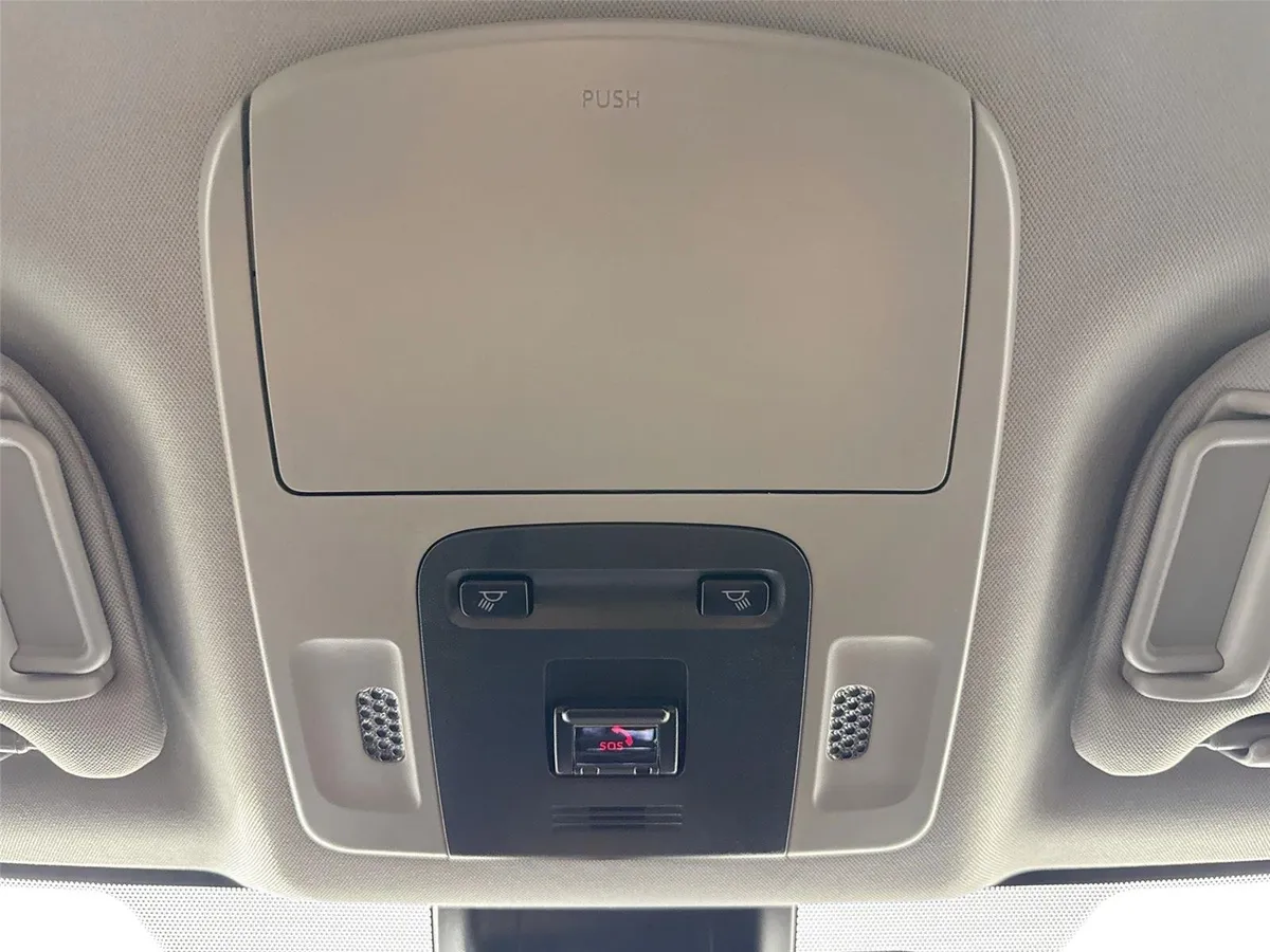 2024 Toyota Camry SE thumbnail 6
