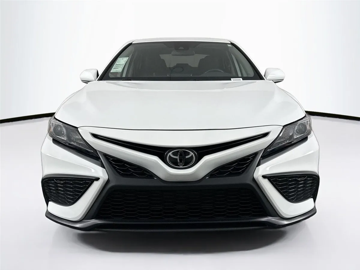 2024 Toyota Camry SE thumbnail 7