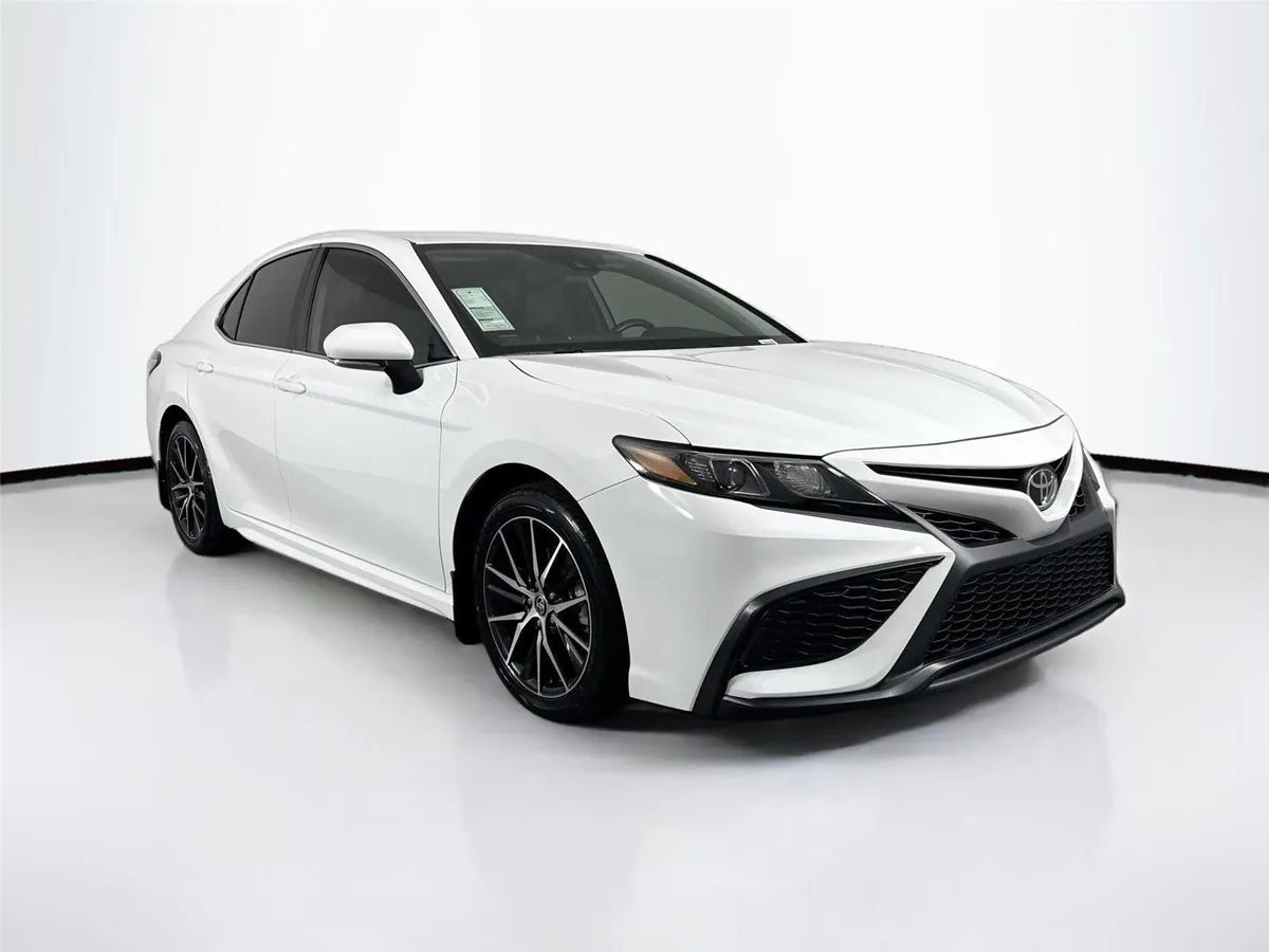 2024 Toyota Camry SE thumbnail 8