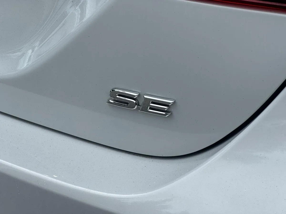 2024 Toyota Camry SE thumbnail 10