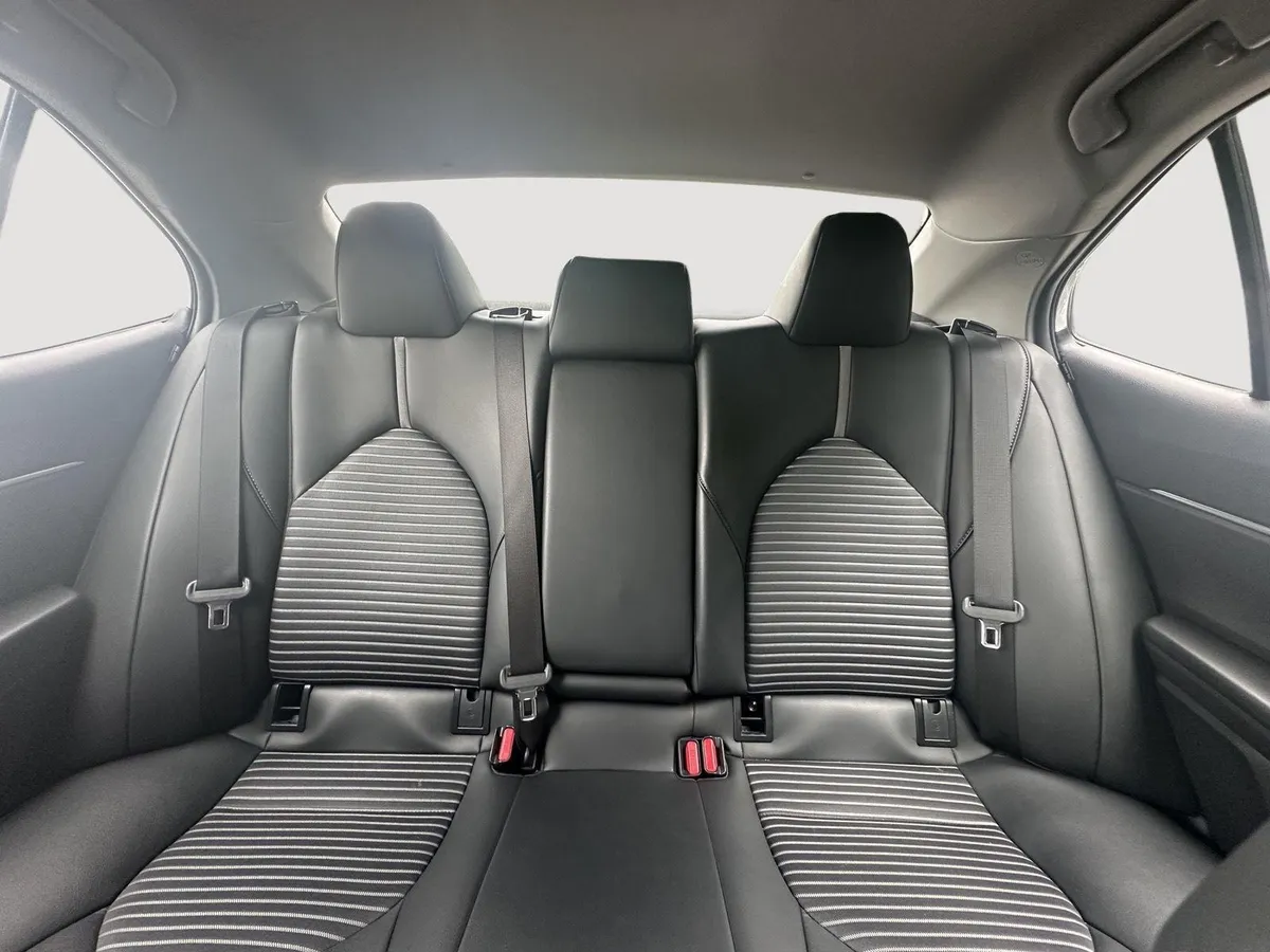2024 Toyota Camry SE thumbnail 13